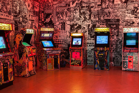 <p>The FAILE &amp; BAST Deluxx Fluxx Arcade</p>